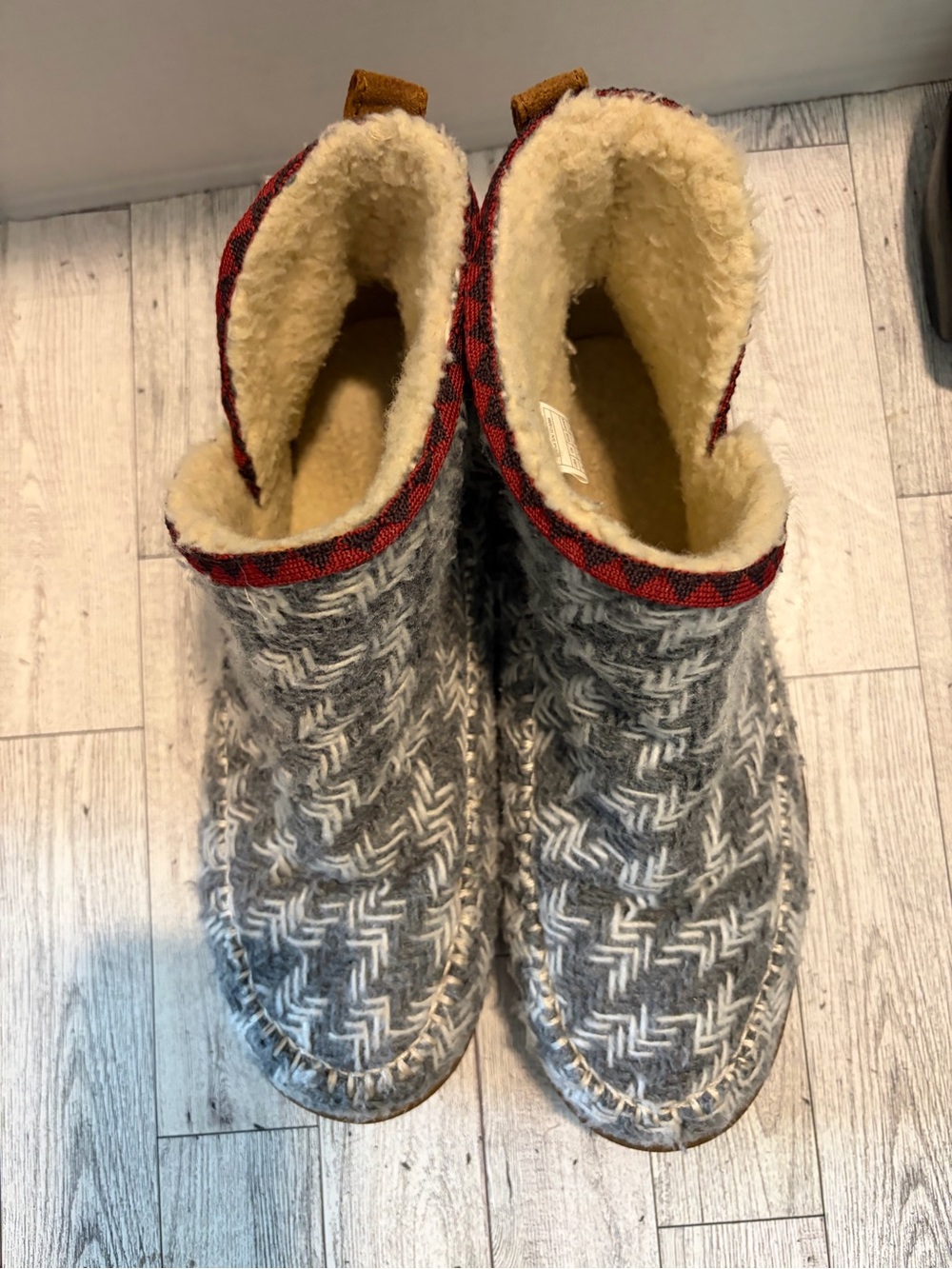 Sanuk Nice Bootah Shoes Womens Size 9 Gray Bootie Slippers Sherpa Lined Slip On - Picture 8 of 8